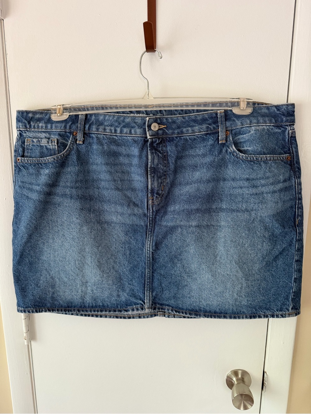 Old Navy Mid-Rise OG Jean Mini Skirt - Picture 2 of 6